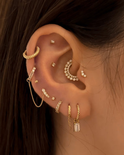 Elain - 14K Gold Round Crystal Daith Earring