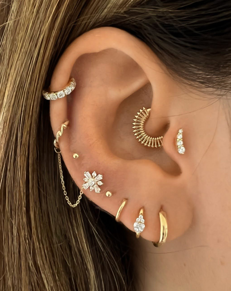 Piercing in gold discount